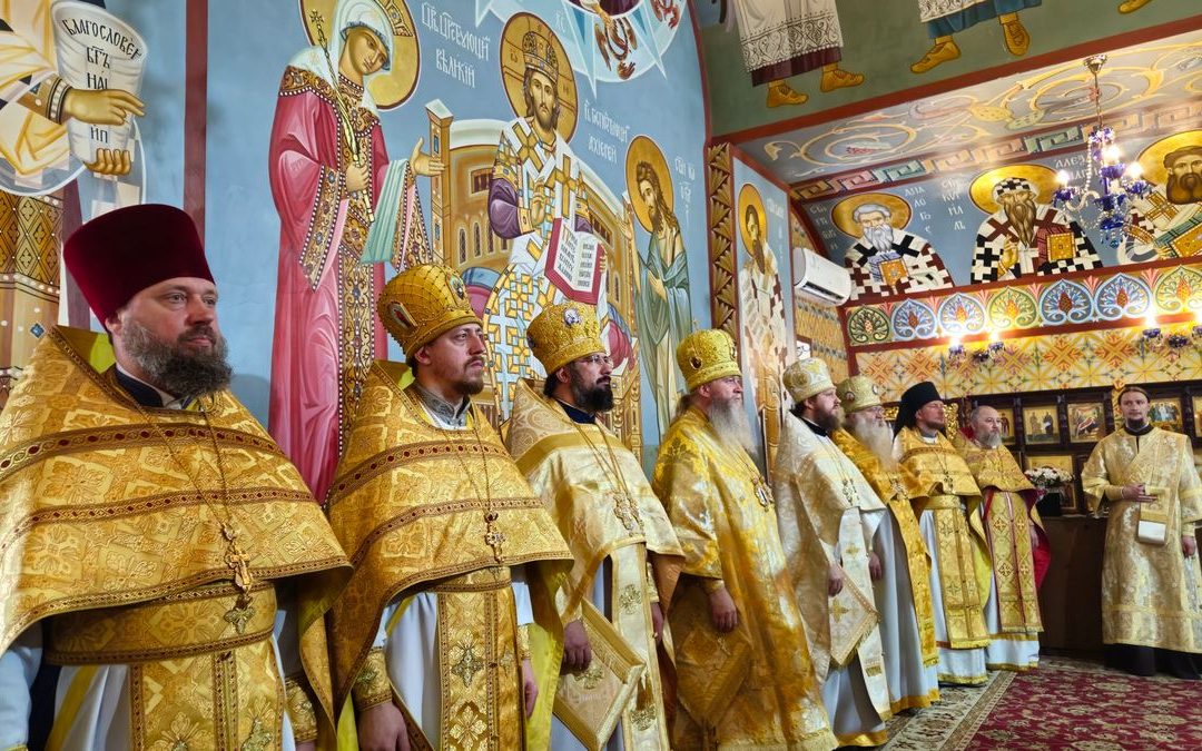 Митрополит Пантелеимон совершил воскресное богослужение на подворье Вознесенского монастыря