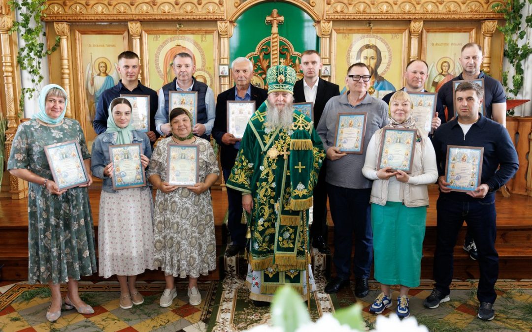 В день Пятидесятницы митрополит Пантелеимон совершил Литургию в Троицком храме села Пивнёвка