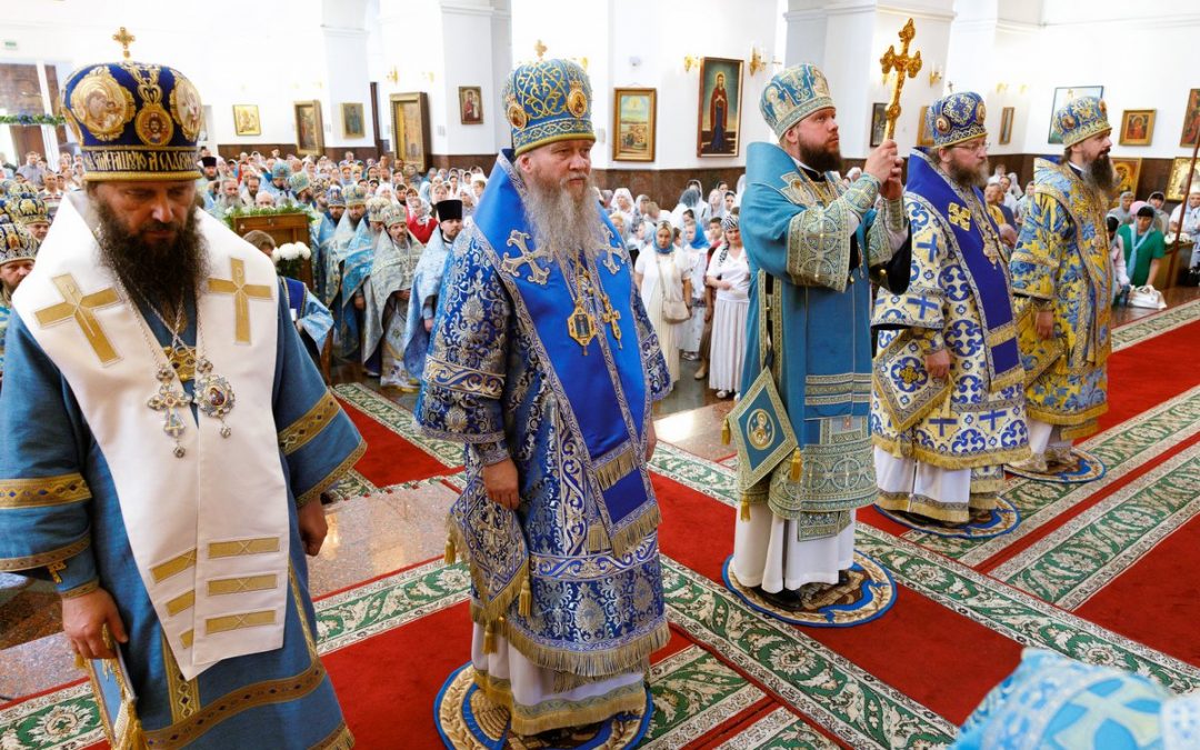 Во Владимирском кафедральном соборе состоялось богослужение посвященное празднованию в честь Луганской иконы Божией Матери