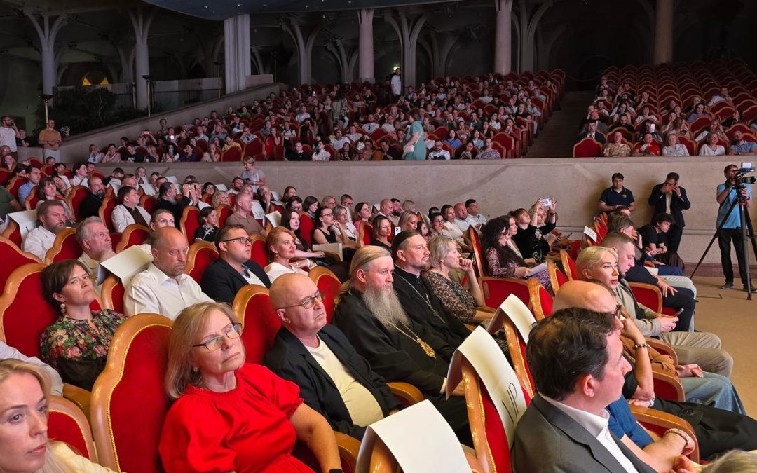 Митрополит Пантелеимон присутствовал на закрытом показе фильма «Святые предприниматели»