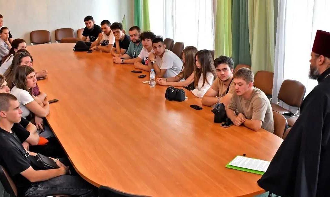 В ЛГАУ прошла встреча с настоятелем университетского храма ко Дню семьи, любви и верности