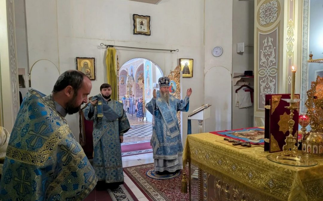 Митрополит Пантелеимон совершил Литургию в кафедральном соборе