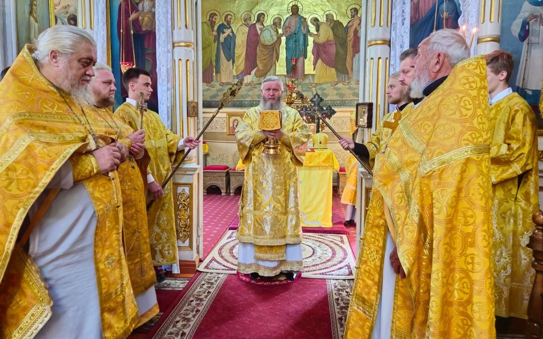 Митрополит Пантелеимон совершил богослужение в Николо-Преображенском соборе