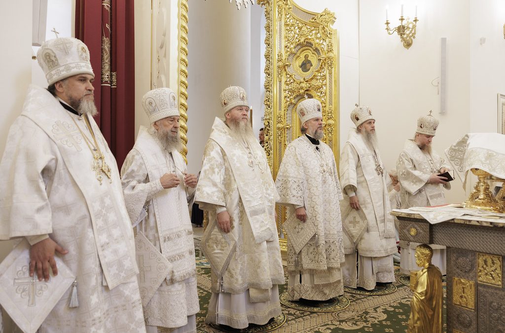 Праздничная Литургия в  Спасо-Преображенском кафедральном соборе Тверской митрополии