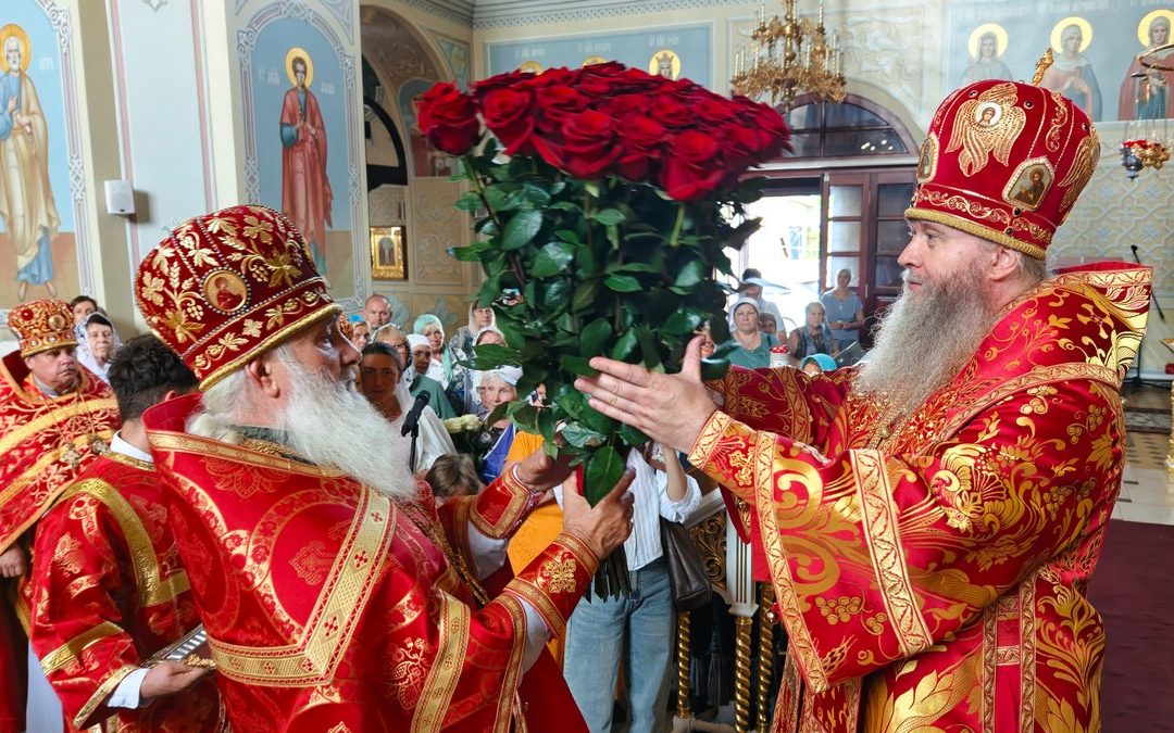 Митрополит Пантелеимон молитвенно встретил день своего тезоименитства