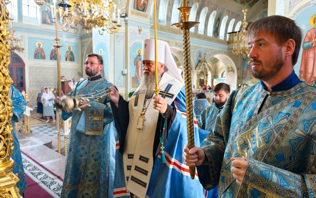 Митрополит Пантелеимон совершил молебен с акафистом у Луганской иконы Божией Матери