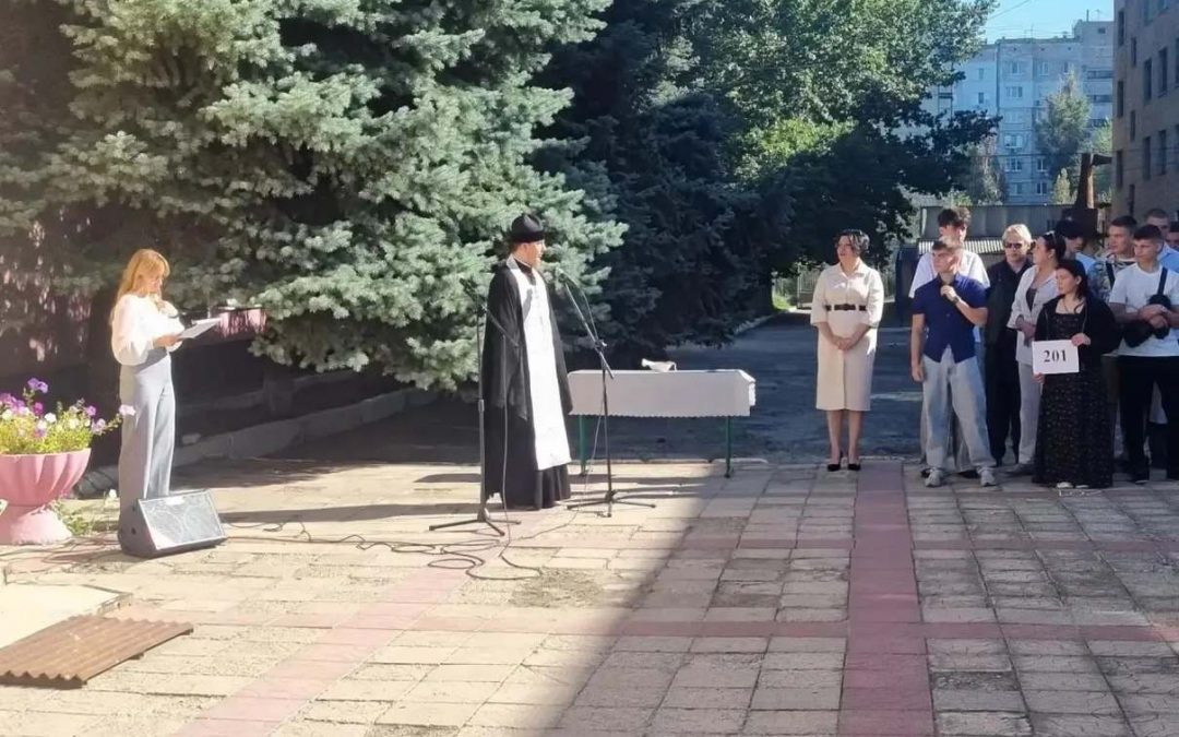 ПРАЗДНИЧНАЯ ЛИНЕЙКА В ХУДОЖЕСТВЕННО-ПРОМЫШЛЕННОМ КОЛЛЕДЖЕ