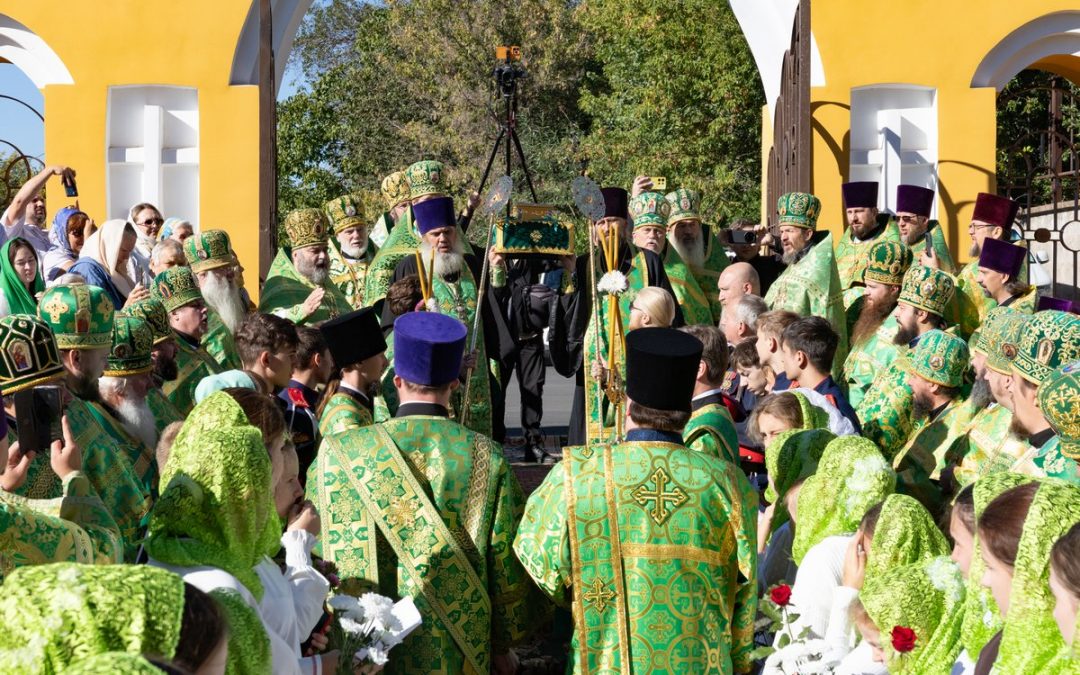 Архипастыри Луганщины почтили память святого праведного Иоанна Домовского, пресвитера Ростовского