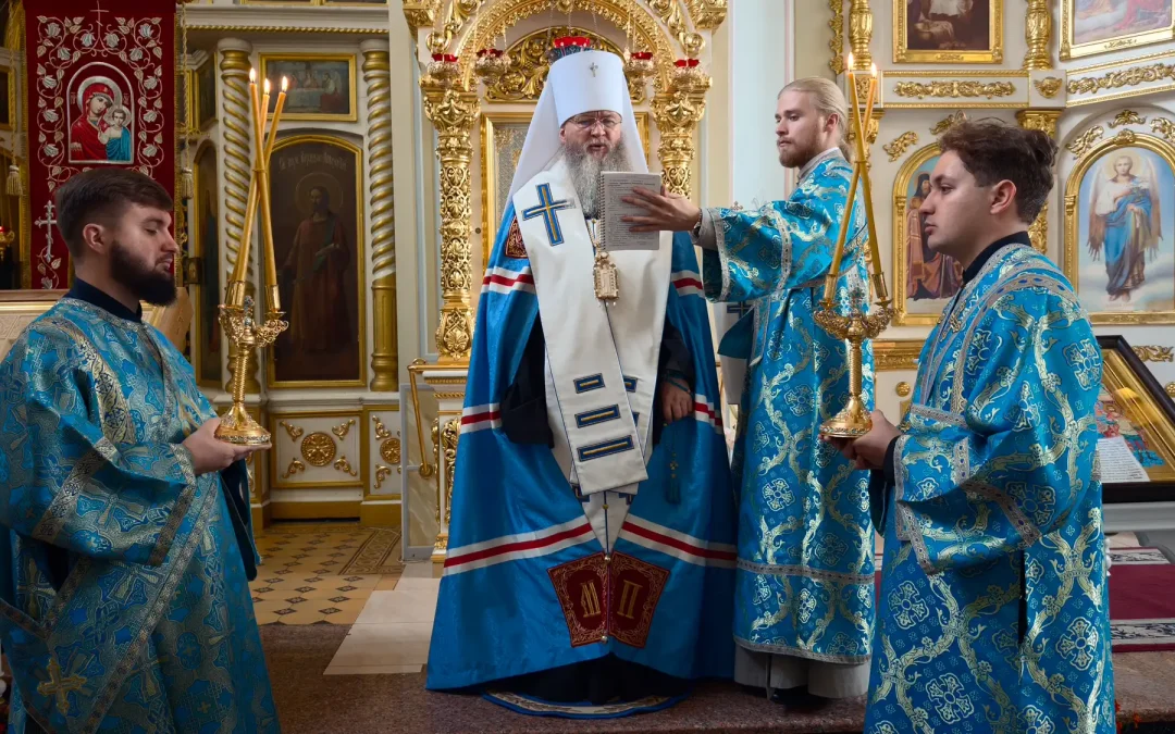 Митрополит Пантелеимон совершил молебен с акафистом у Луганской иконы Божией Матери