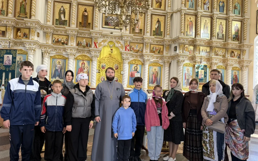 Студенты и преподаватели Луганского юридического института посетили Свято-Александро-Невский храм в Луганске