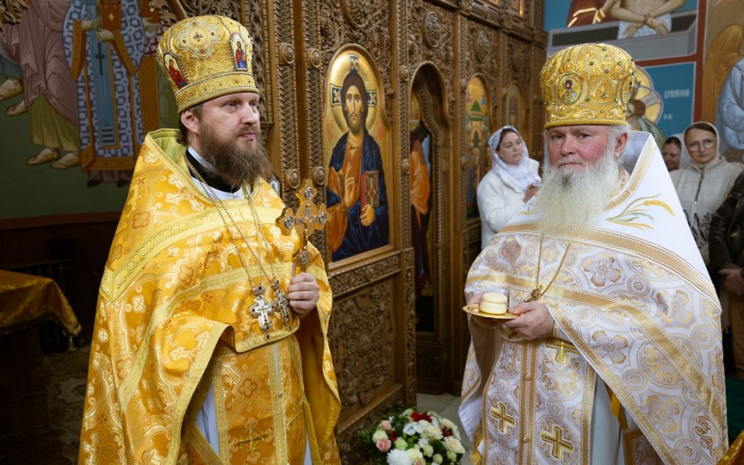 Священнослужители совершили богослужение в епархиальном храме святых равноап. царя Константина и царицы Елены