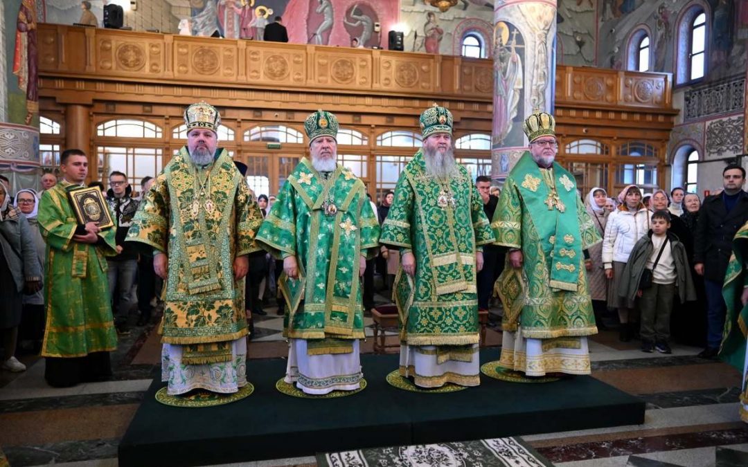 Торжественное богослужение в Брянске: митрополит Пантелеимон в числе архипастырей почтил память брянских святых