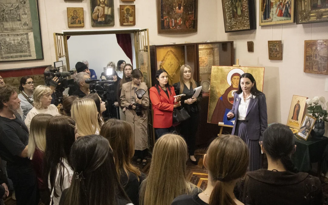 «Радуйся, Радосте наша»: в Луганске открылась выставка, посвящённая Покрову Пресвятой Богородицы