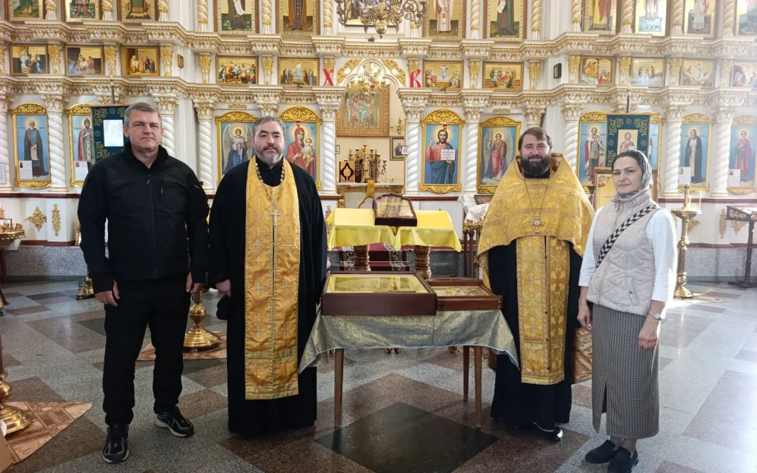 В храм Александра Невского в Луганске вернулись отреставрированные иконы «Спас на Троне» и преподобномученицы Евдокии