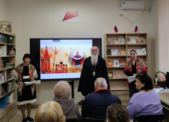 В Станично‑Луганской детской модельной библиотеке прошёл час русской традиции «Тёплый свет Покрова»